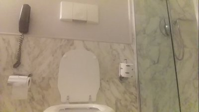 Nella vasca da bagno con una rossa