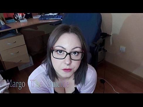 ❤️ Ragazza sexy con gli occhiali succhia il dildo profondamente sulla macchina fotografica ❤️ Fottuta al it.sitevox.top